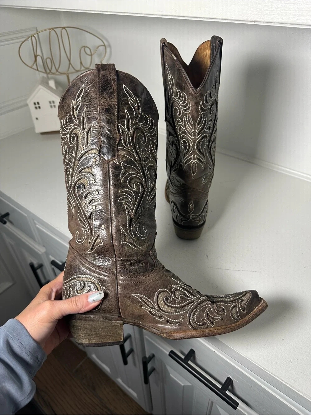 **SOLD**Corral Style Women’s 7.5 Brown Embroidered Cowboy Boots Distressed - Picture 7 of 9